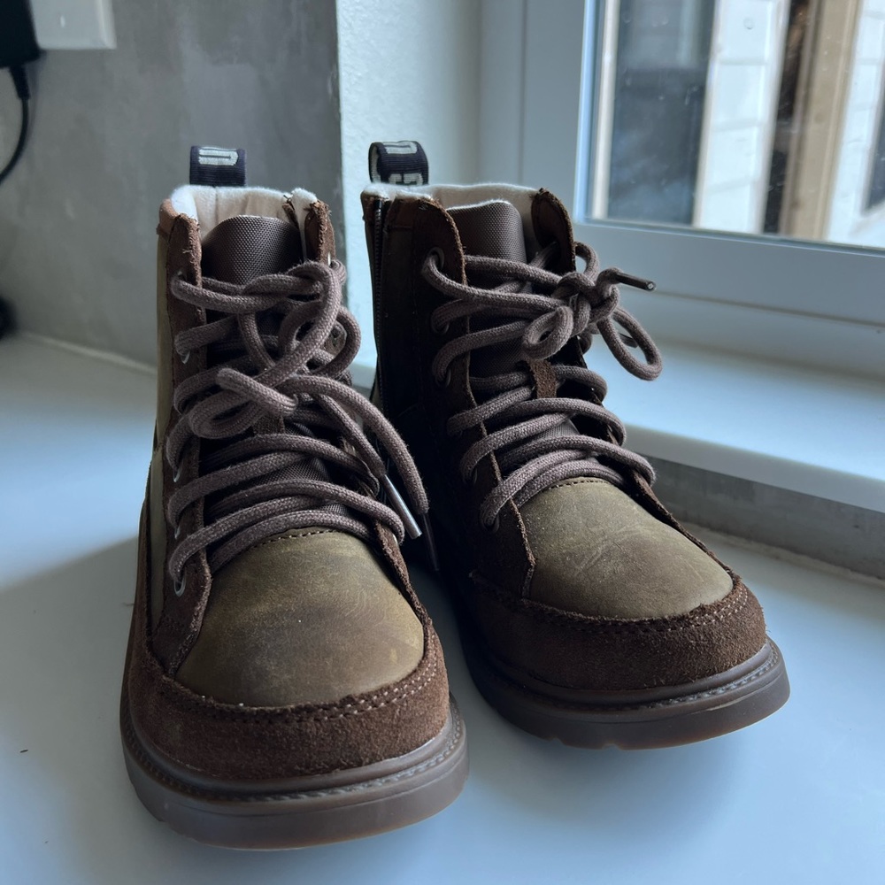 Kids Ugg boots NEW sz 13